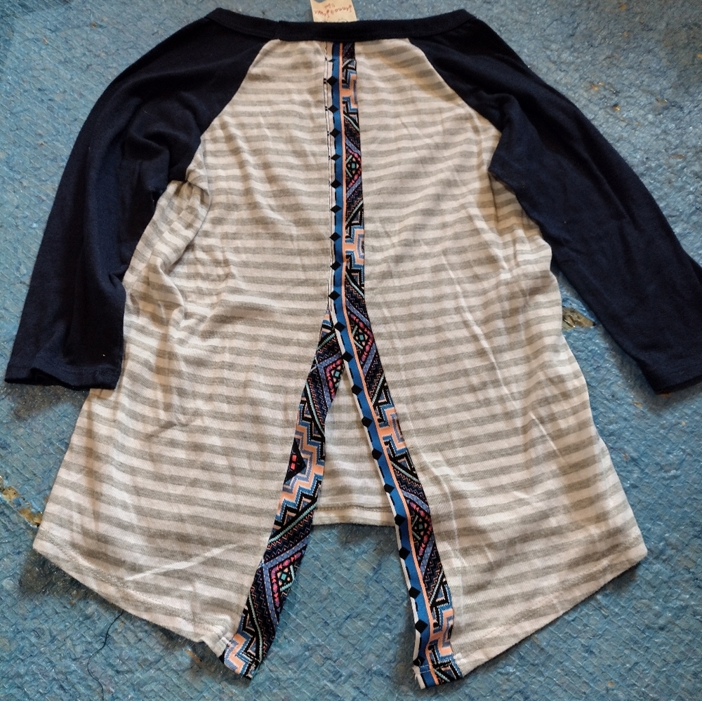 Shirt - Picture 4 of 4